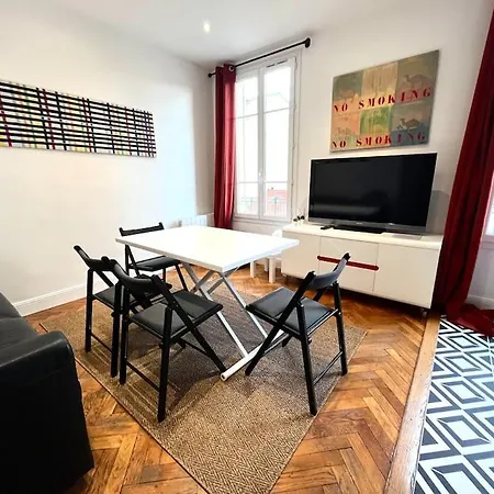 2 Pieces De Style Art Deco En Centre