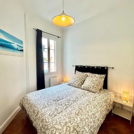 Apartman 2 Pieces De Style Art Deco En Centre *